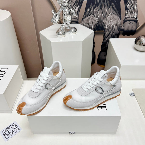 SNEAKER FLOW RUNNER IN CAMOSCIO BIANCO AVORIO E PELLE DI MONTONE