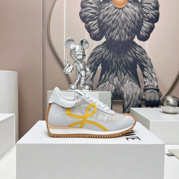 SNEAKER FLOW RUNNER IN CAMOSCIO E PELLE DI MONTONE GRIGIO CHIARO