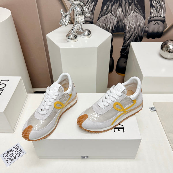 SNEAKER FLOW RUNNER IN CAMOSCIO E PELLE DI MONTONE GRIGIO CHIARO