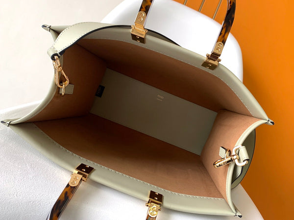 Borsa Fend Sunshine Medium 35 in pelle grigio chiaro 