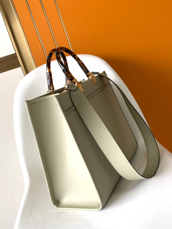 Borsa Fend Sunshine Medium 35 in pelle grigio chiaro 