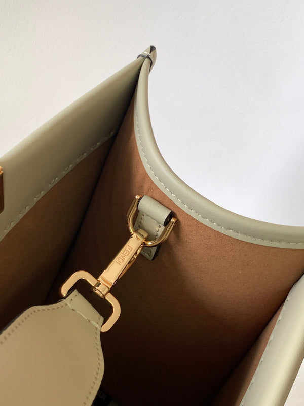 Borsa Fend Sunshine Medium 35 in pelle grigio chiaro 