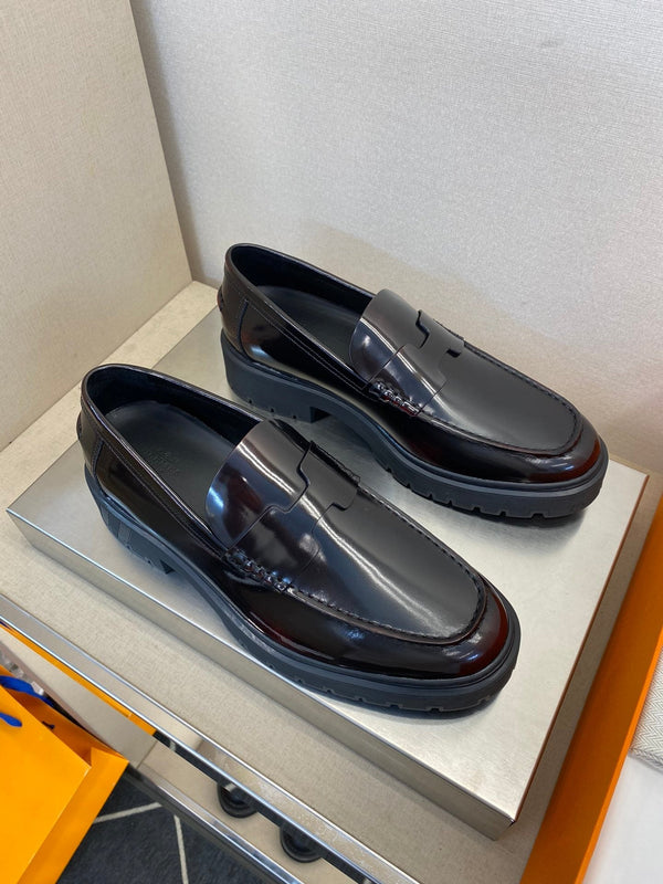 Mocassini da uomo HM in pelle verniciata nera e marrone 540806