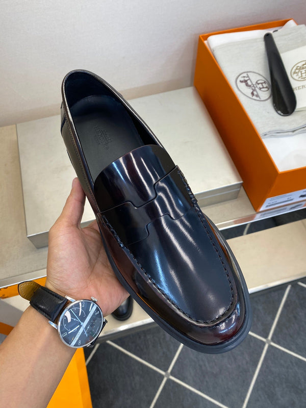 Mocassini da uomo HM in pelle verniciata nera e marrone 540806