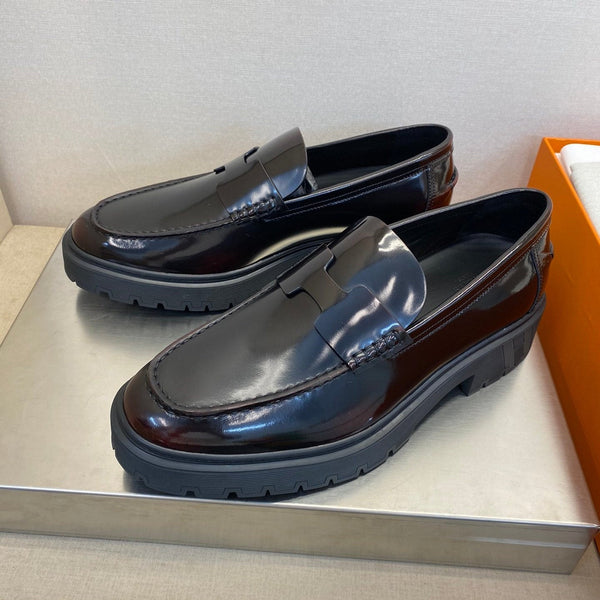 Mocassini da uomo HM in pelle verniciata nera e marrone 540806