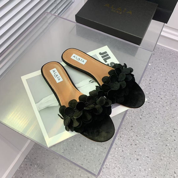 Ciabatte Alaia 25 Flower in pelle di pecora nera 293157
