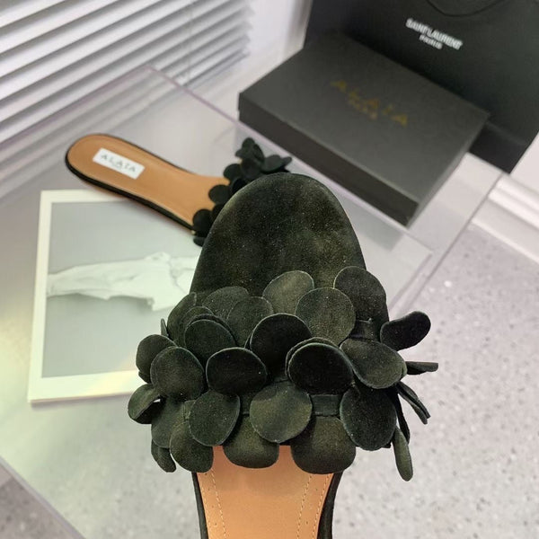 Ciabatte Alaia 25 Flower in pelle di pecora nera 293157