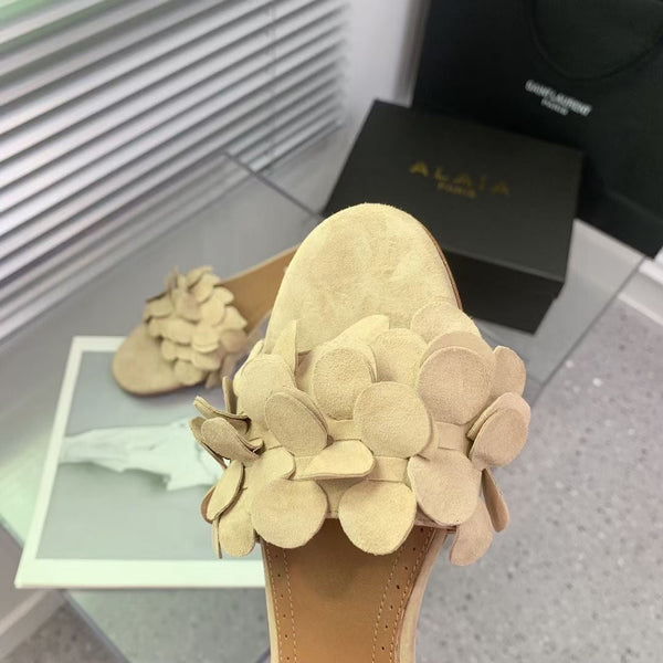Alaia 25 Pantofole a Fiori in Pelle di Pecora Giallo Pallido 293158
