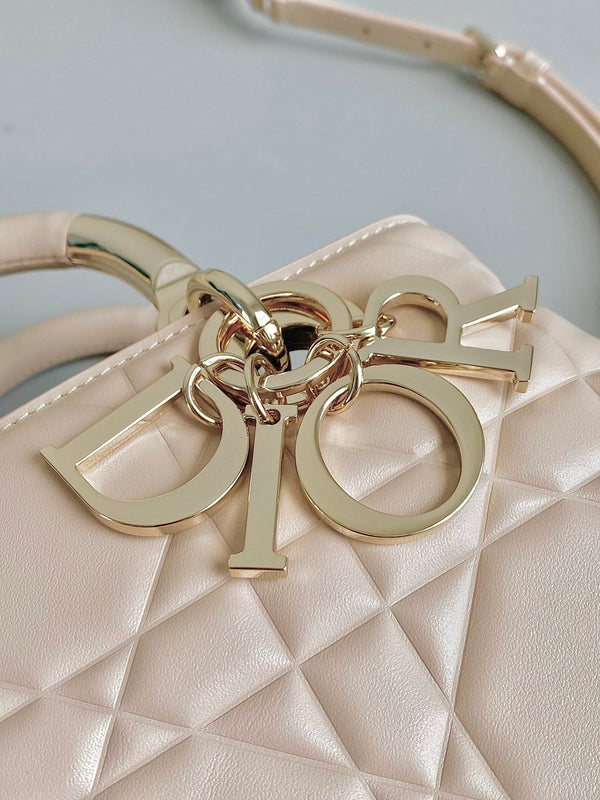 BORSA A MANO LADY 25 IN PELLE DI VITELLO BEIGE