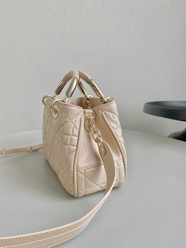 BORSA A MANO LADY 25 IN PELLE DI VITELLO BEIGE