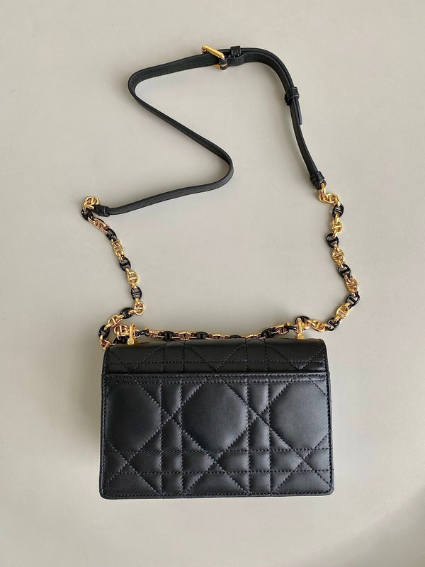 MINI BORSA A CATENA 17 IN PELLE DI VITELLO NERA