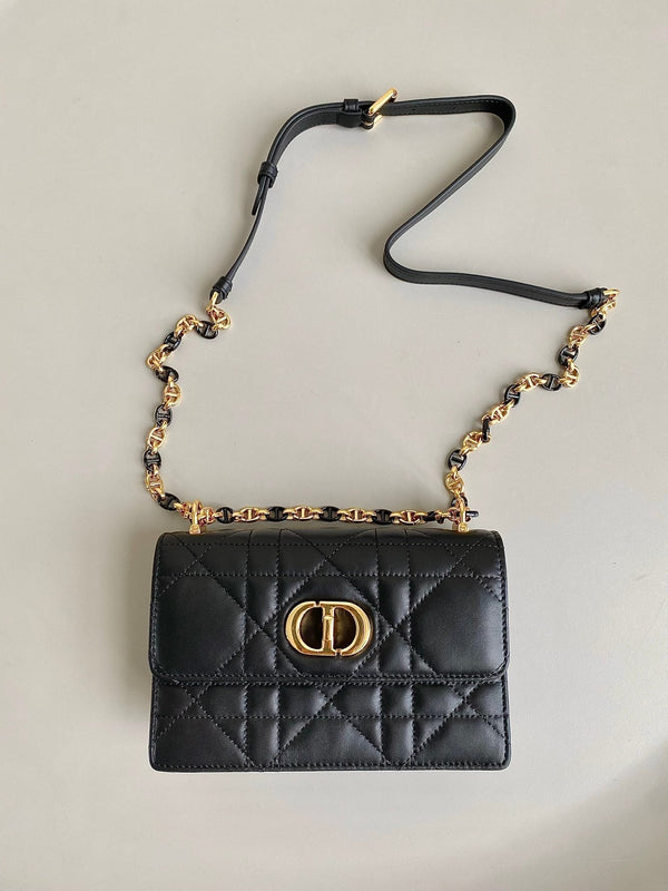 MINI BORSA A CATENA 17 IN PELLE DI VITELLO NERA