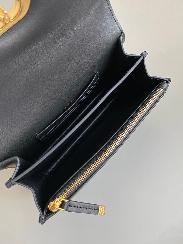 MINI BORSA A CATENA 17 IN PELLE DI VITELLO NERA