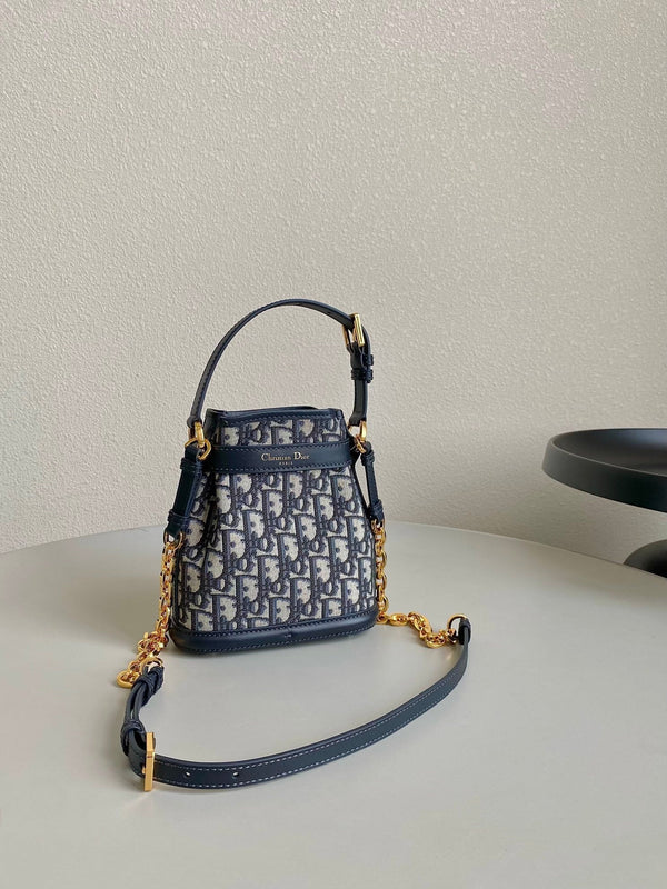 PICCOLO C'EST 18 IN JACQUARD OBLIQUO BLU CON GOFFRATURA CD