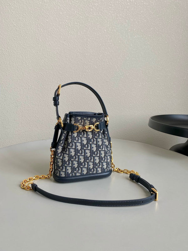 PICCOLO C'EST 18 IN JACQUARD OBLIQUO BLU CON GOFFRATURA CD