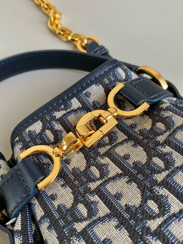PICCOLO C'EST 18 IN JACQUARD OBLIQUO BLU CON GOFFRATURA CD