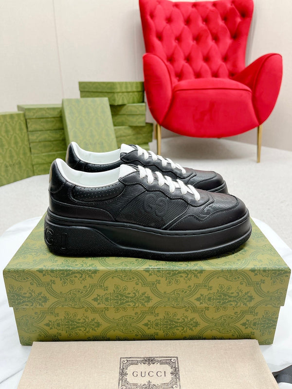 SNEAKERS IN PELLE DI VITELLO NERA CON GG GOFFRATO
