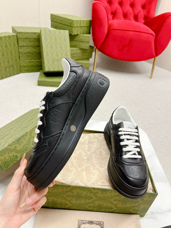SNEAKERS IN PELLE DI VITELLO NERA CON GG GOFFRATO