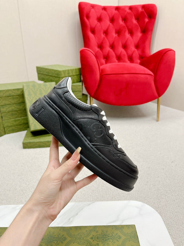 SNEAKERS IN PELLE DI VITELLO NERA CON GG GOFFRATO