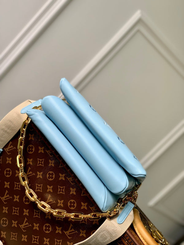 coussin pm 26 cm pelle di vitello stampata con monogramma bianco blu nuvola 