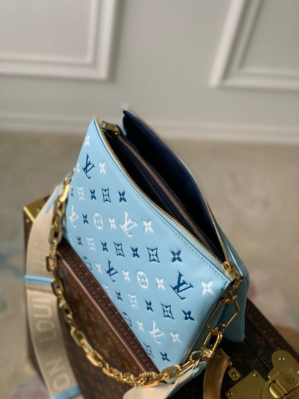 coussin pm 26 cm pelle di vitello stampata con monogramma bianco blu nuvola 