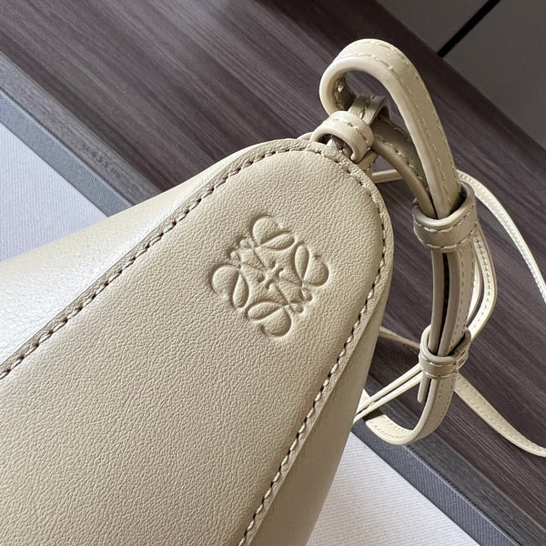 BORSA LOE LUNA HOBO 28 IN PELLE DI VITELLO BEIGE CREMA