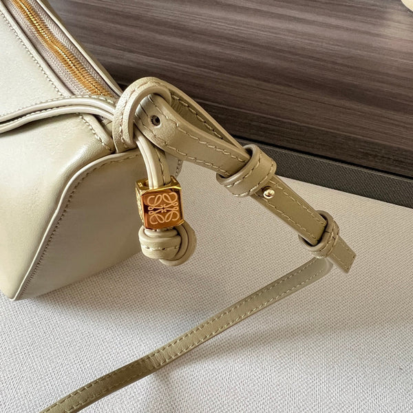 BORSA LOE LUNA HOBO 28 IN PELLE DI VITELLO BEIGE CREMA