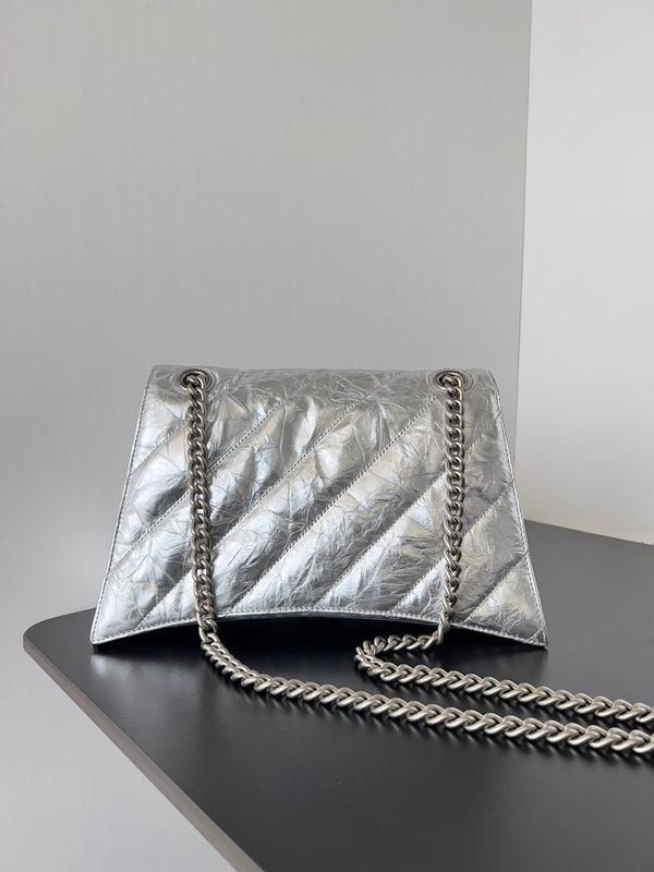 BORSA CRUSH CHAINED 32 IN PELLE DI VITELLO SCHIACCIATA TRAPUNTATA METALLIZZATA ARGENTO