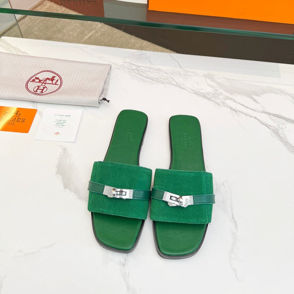 Sandalo Giulia in camoscio verde e vitello verde