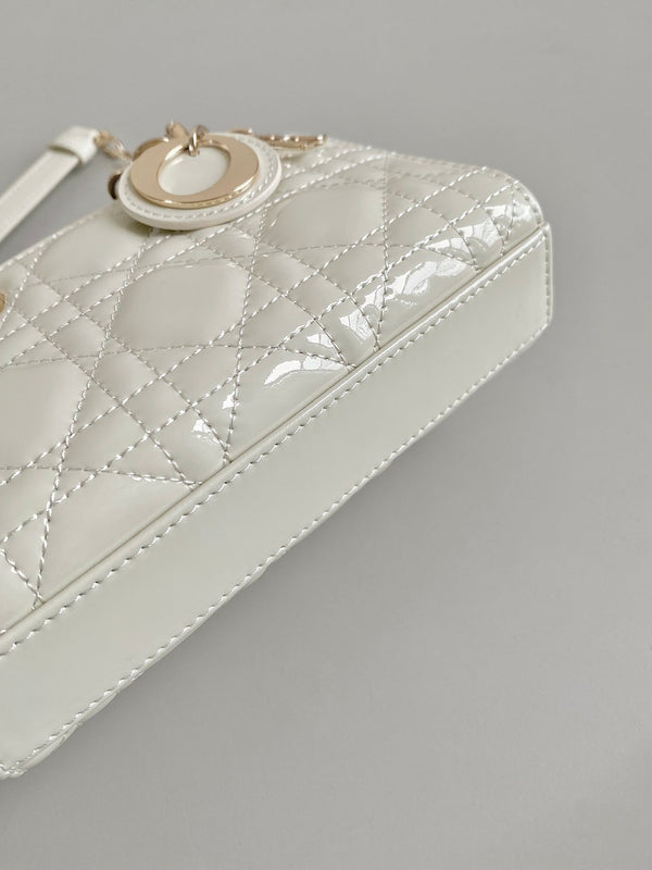 MINI BORSA D-JOY 17 IN PELLE DI AGNELLO BIANCA