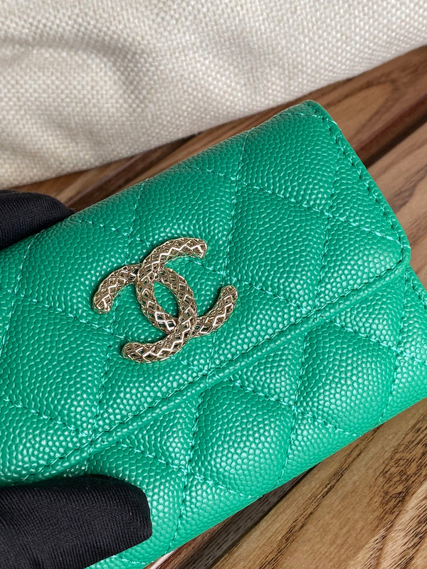 Portafoglio piccolo cc 11 cm caviale verde scuro hardware oro chiaro
