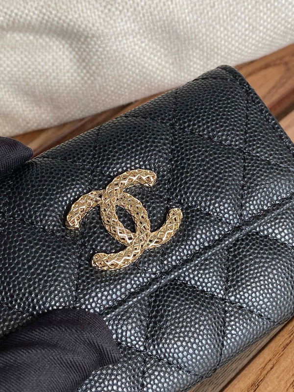 Portafoglio piccolo cc 11 cm caviale nero hardware oro chiaro