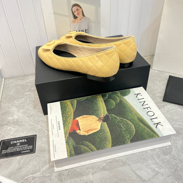 ballerina beige nera in pelle di vitello trapuntata