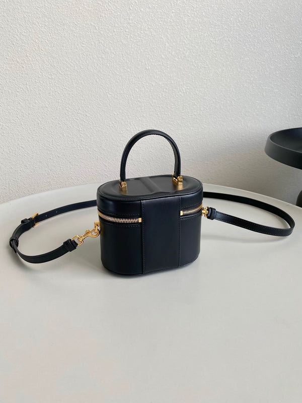 SIGNATURE VANITY 16 IN PELLE DI AGNELLO NERA