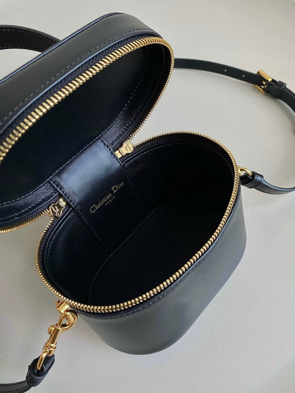 SIGNATURE VANITY 16 IN PELLE DI AGNELLO NERA