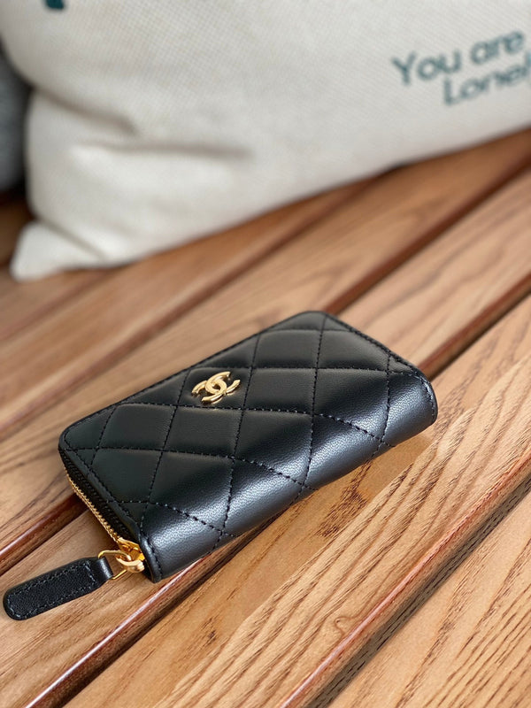 Portafoglio con cerniera cc 7,5 cm in vitello nero con hardware dorato