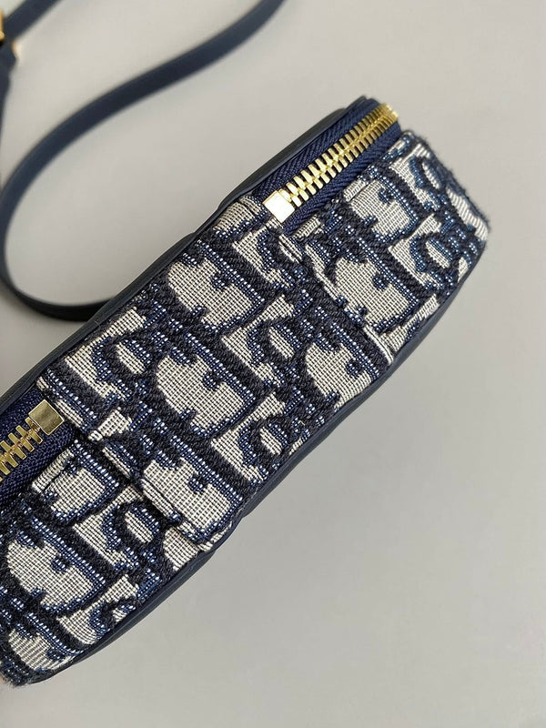 BORSA OVALE SIGNATURE 18 IN JACQUARD OBLIQUO BLU