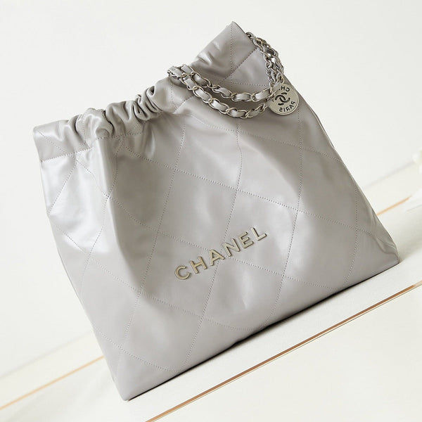 cc 22 hobo in pelle di vitello grigia con finiture in argento