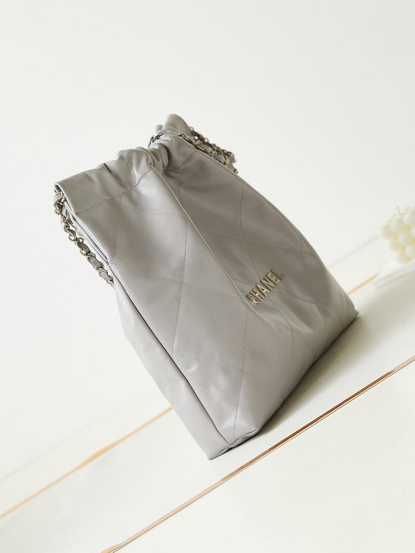 cc 22 hobo in pelle di vitello grigia con finiture in argento