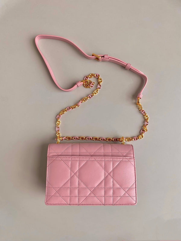 BORSA MISS CARO 17 CON CATENA IN PELLE DI AGNELLO ROSA SCURO