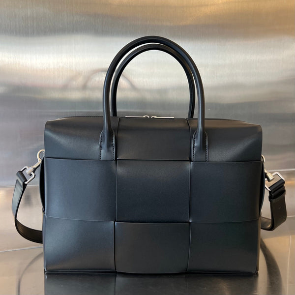 BORSA ARCO 36 IN PELLE DI AGNELLO NERA