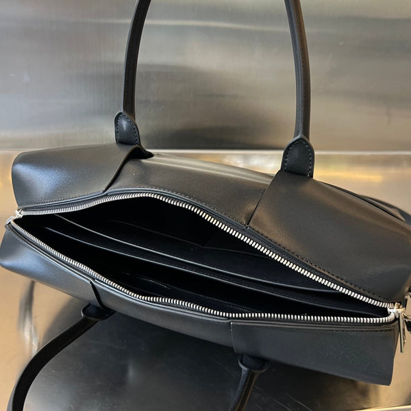 BORSA ARCO 36 IN PELLE DI AGNELLO NERA