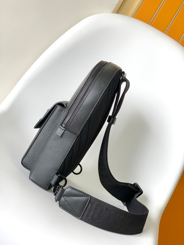 Borsa a tracolla LV Pilot 30 cm in pelle di vacchetta nera 241193