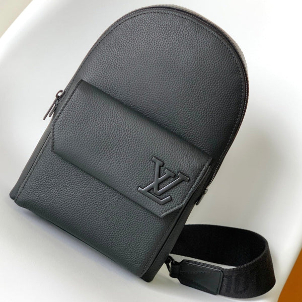 Borsa a tracolla LV Pilot 30 cm in pelle di vacchetta nera 241193