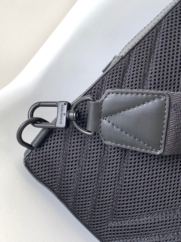 Borsa a tracolla LV Pilot 30 cm in pelle di vacchetta nera 241193