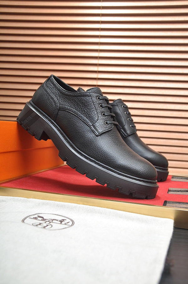 HM DANIEL TRAMPING SHOE BLACK GRAINDED CALFSKIN