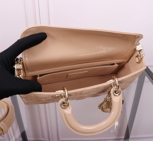 MEDIUM LADY D-JOY 26 BEIGE PELLE DI AGNELLO