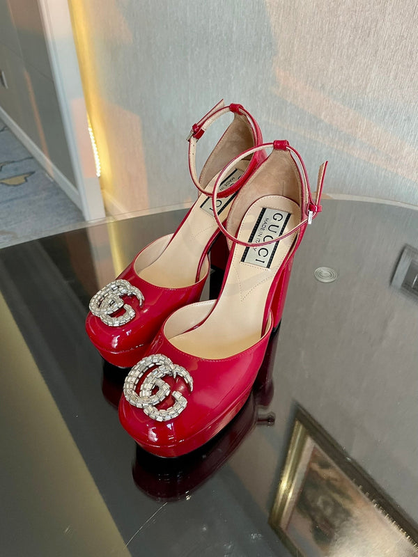 décolleté con plateau 12cm con doppia g in vernice rossa