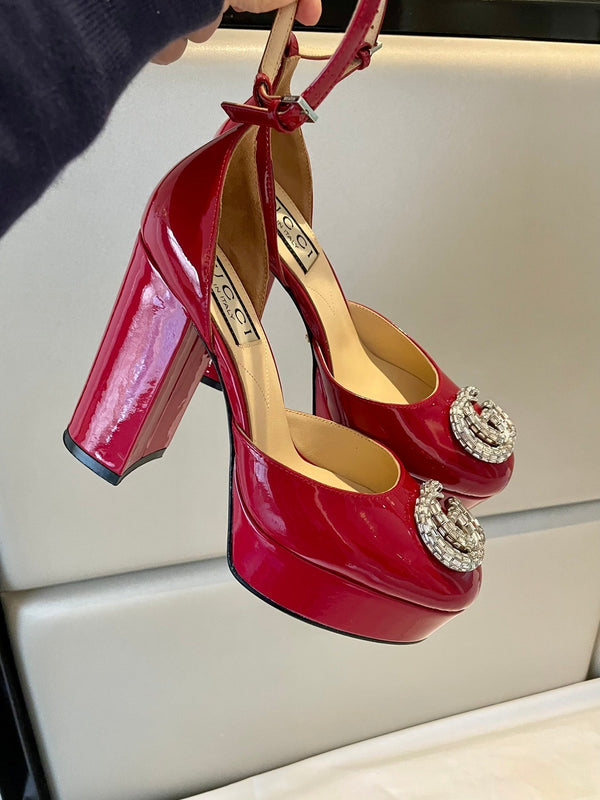décolleté con plateau 12cm con doppia g in vernice rossa
