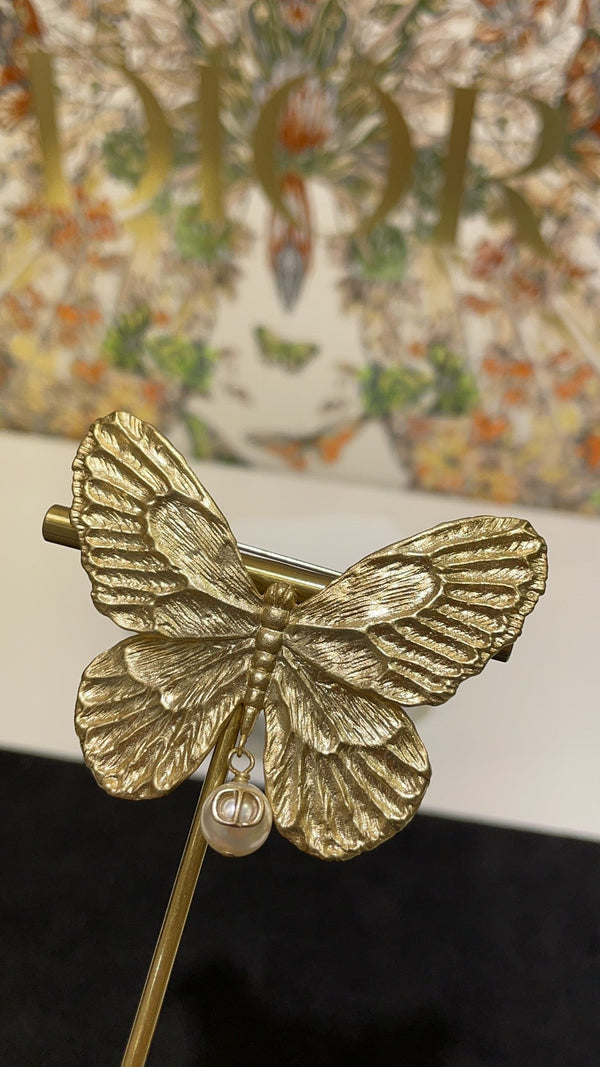 CD Brooch 08
